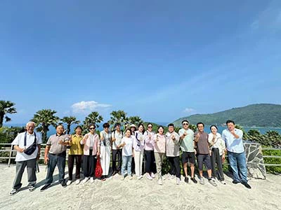 첫 번째 태국 팀-건축 탐험을 성공적으로 마무리